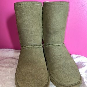 Green Bearpaw Boots